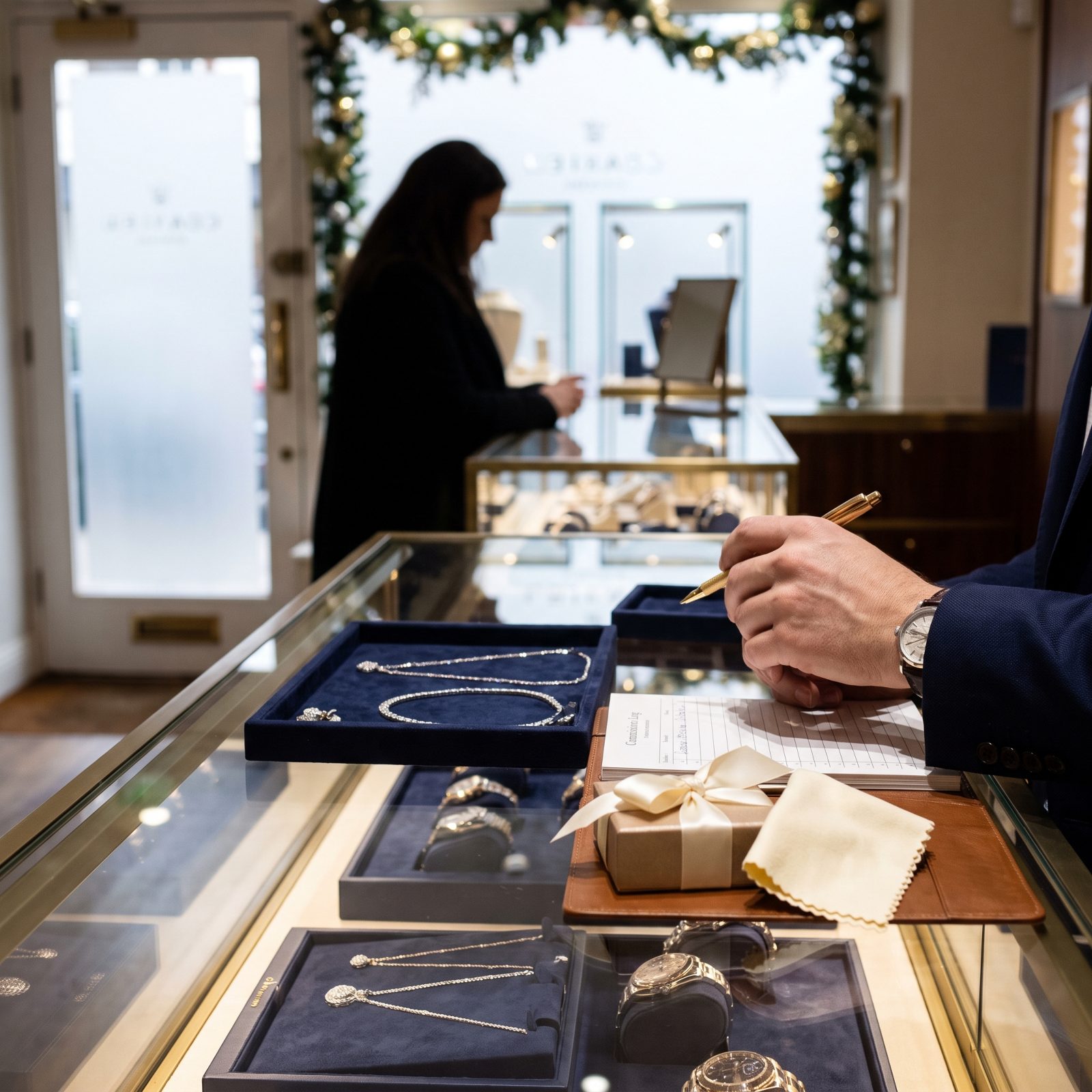 Luxury Salespeople Collect Fatter Holiday Commissions